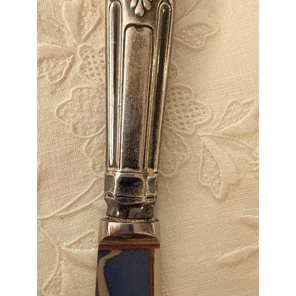 Vintage Viners of Sheffield Stainless Butter Knife England Shell‎ Floral Handle
